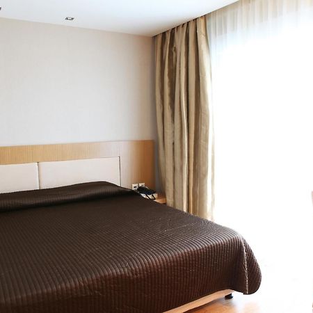 Hotel Alfa 埃泽萨 外观 照片