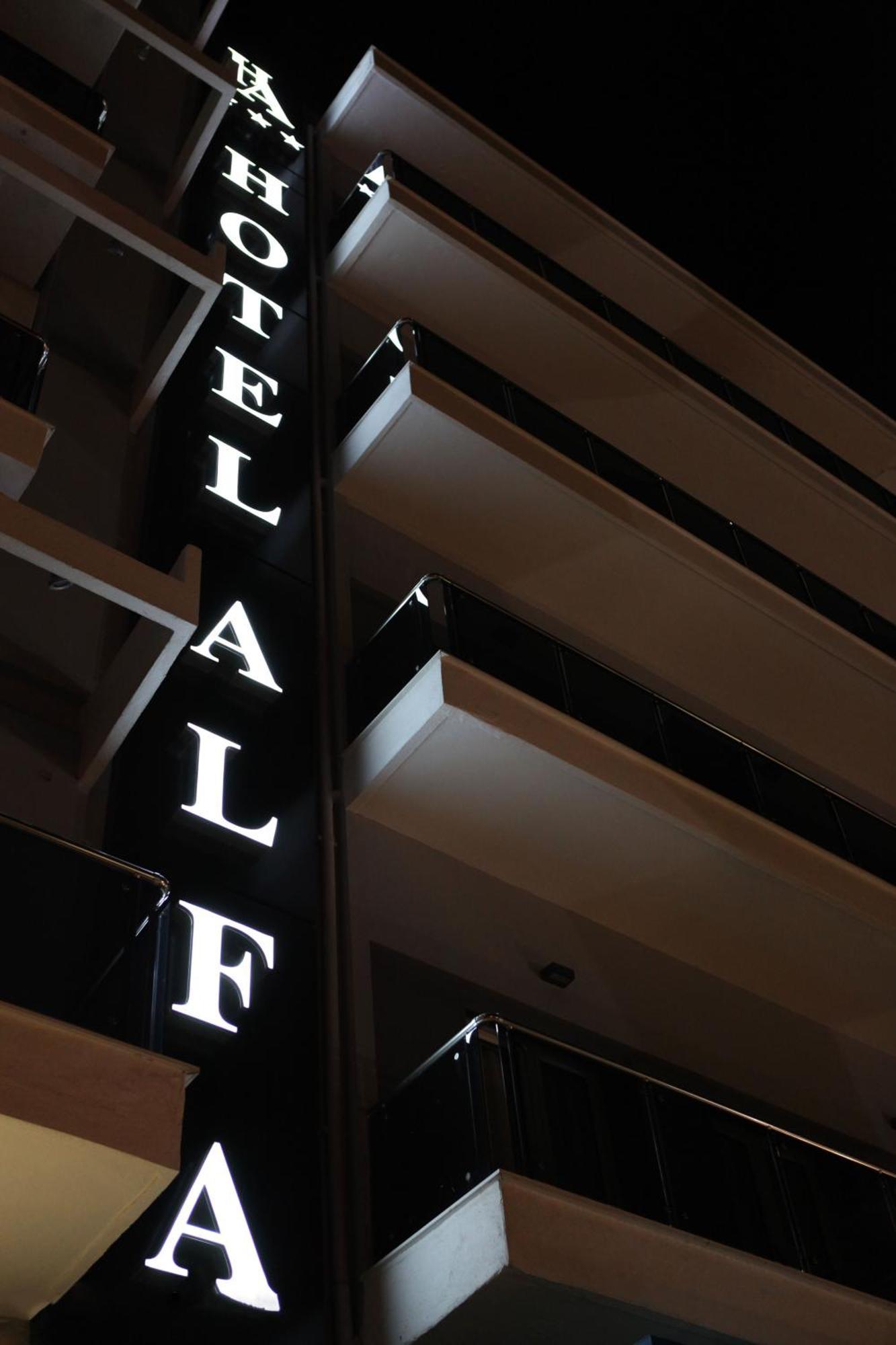 Hotel Alfa 埃泽萨 外观 照片
