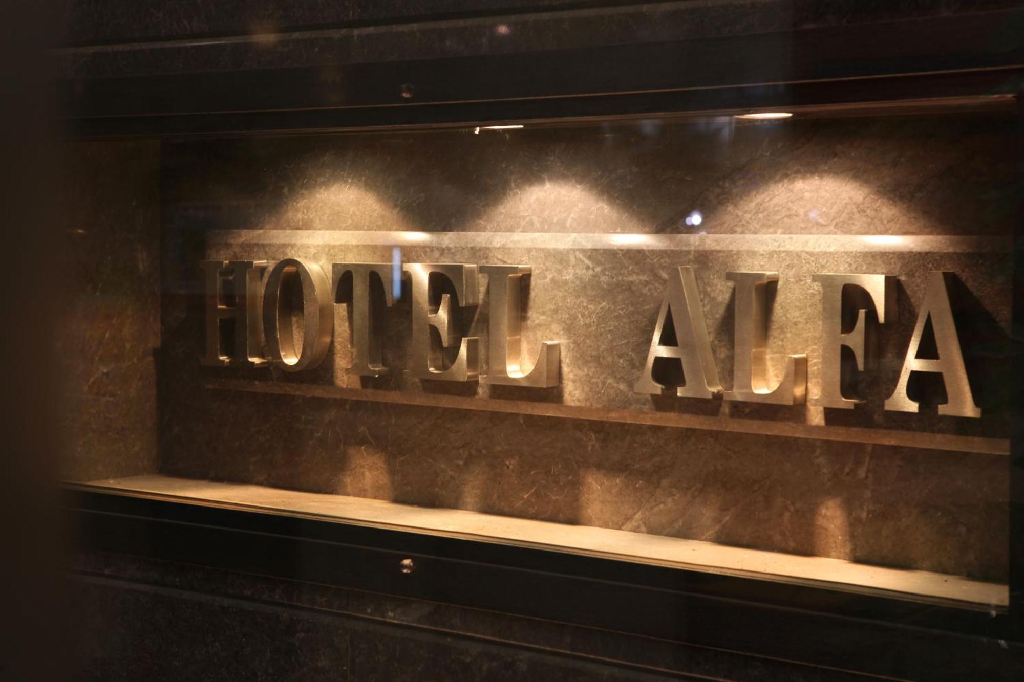 Hotel Alfa 埃泽萨 外观 照片