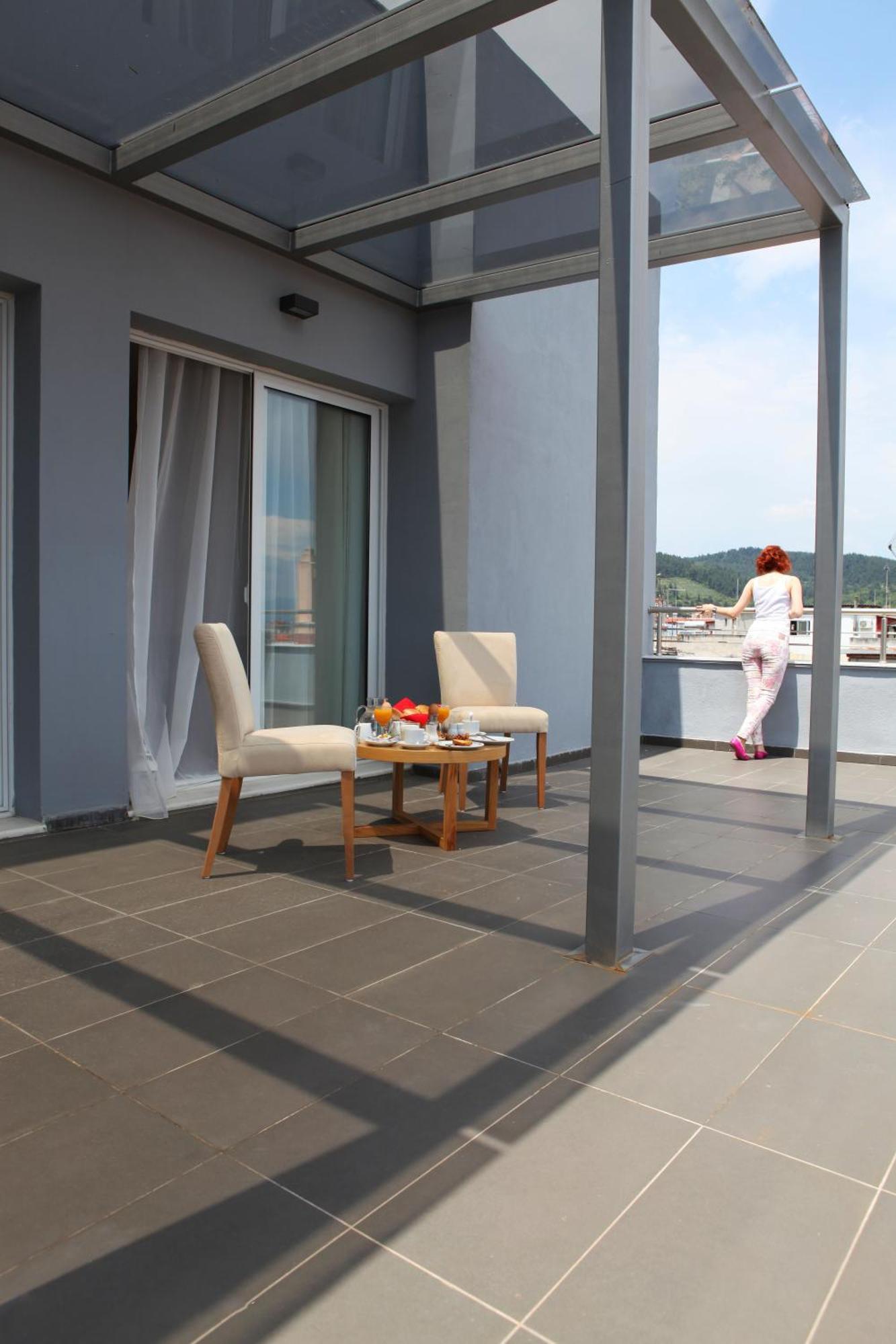 Hotel Alfa 埃泽萨 外观 照片