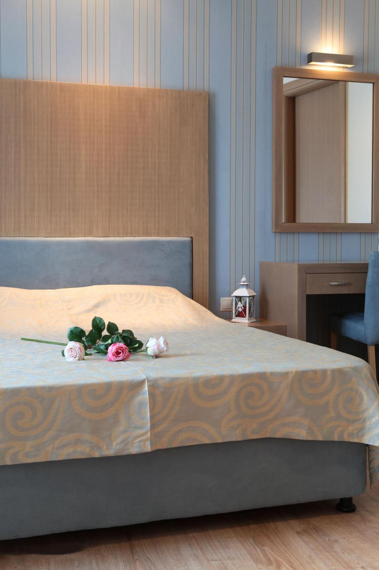 Hotel Alfa 埃泽萨 外观 照片