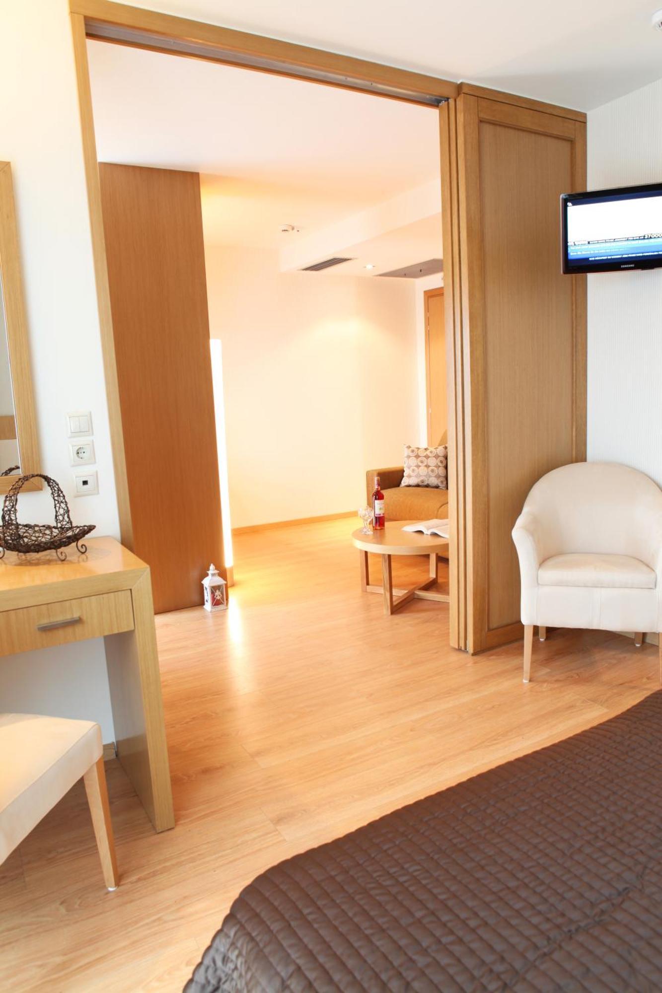Hotel Alfa 埃泽萨 外观 照片
