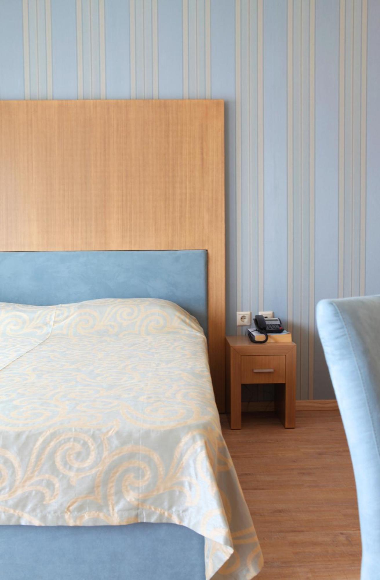 Hotel Alfa 埃泽萨 外观 照片