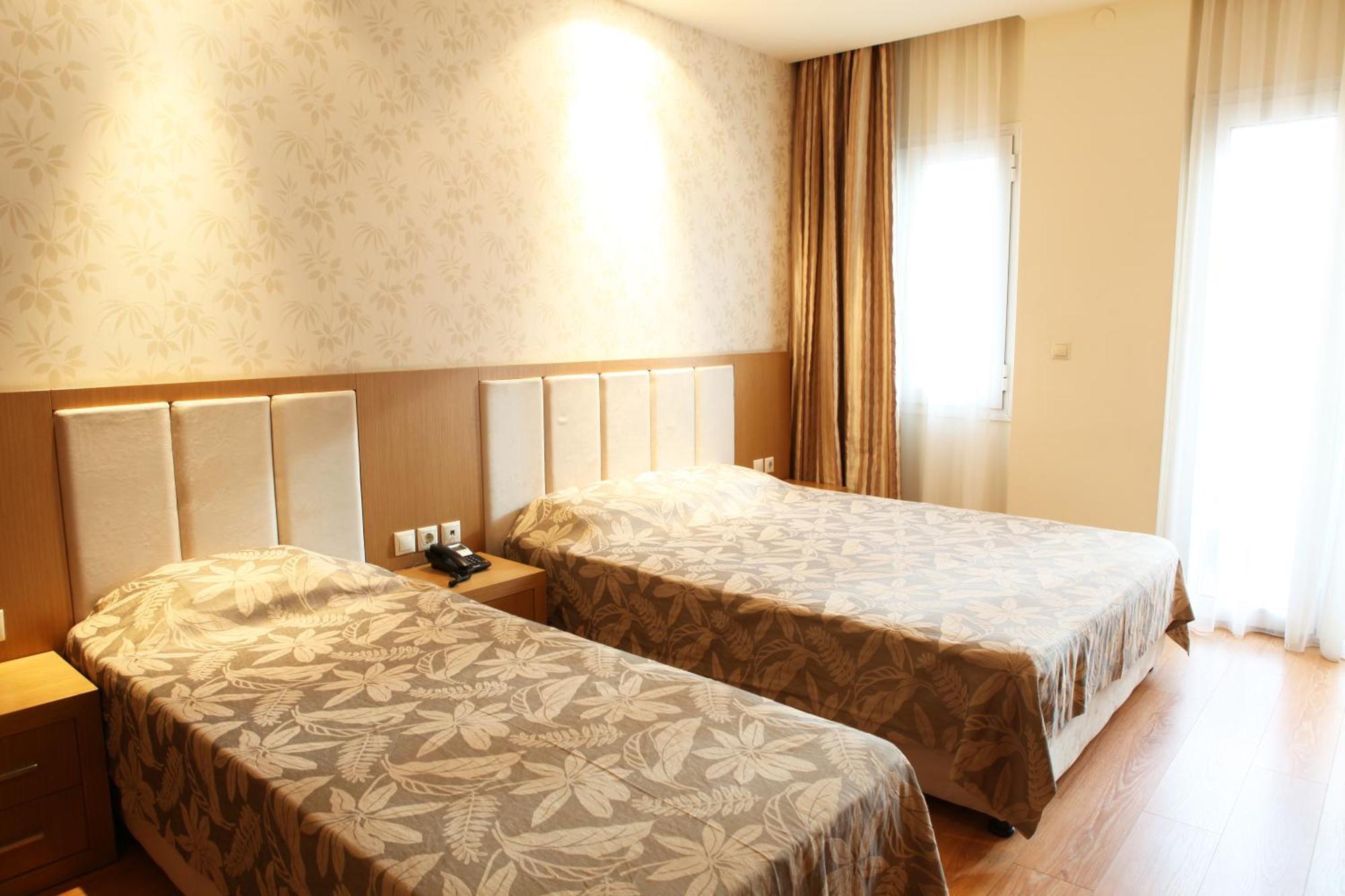 Hotel Alfa 埃泽萨 外观 照片